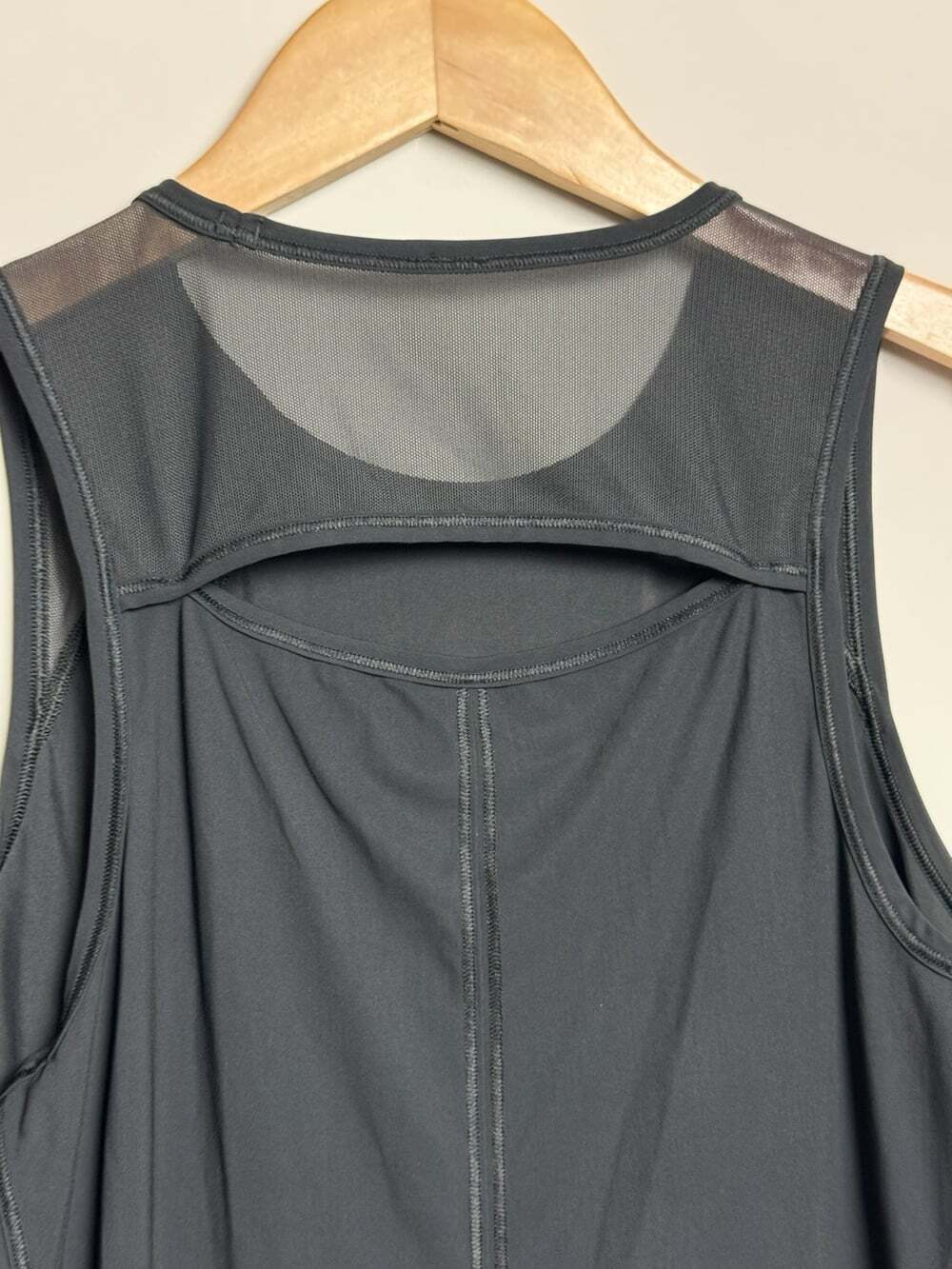 Lululemon Women’s Black Running Workout Tank Top Mesh Back Yoga Size 4-6 - Picture 7 of 7